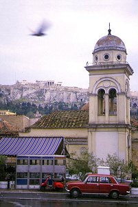 Kloster in der Plaka - Im Hintergrund die Akropolis