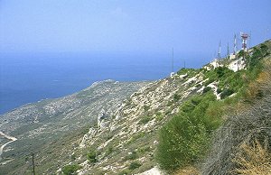 Die Berge nördlich von Lutraki